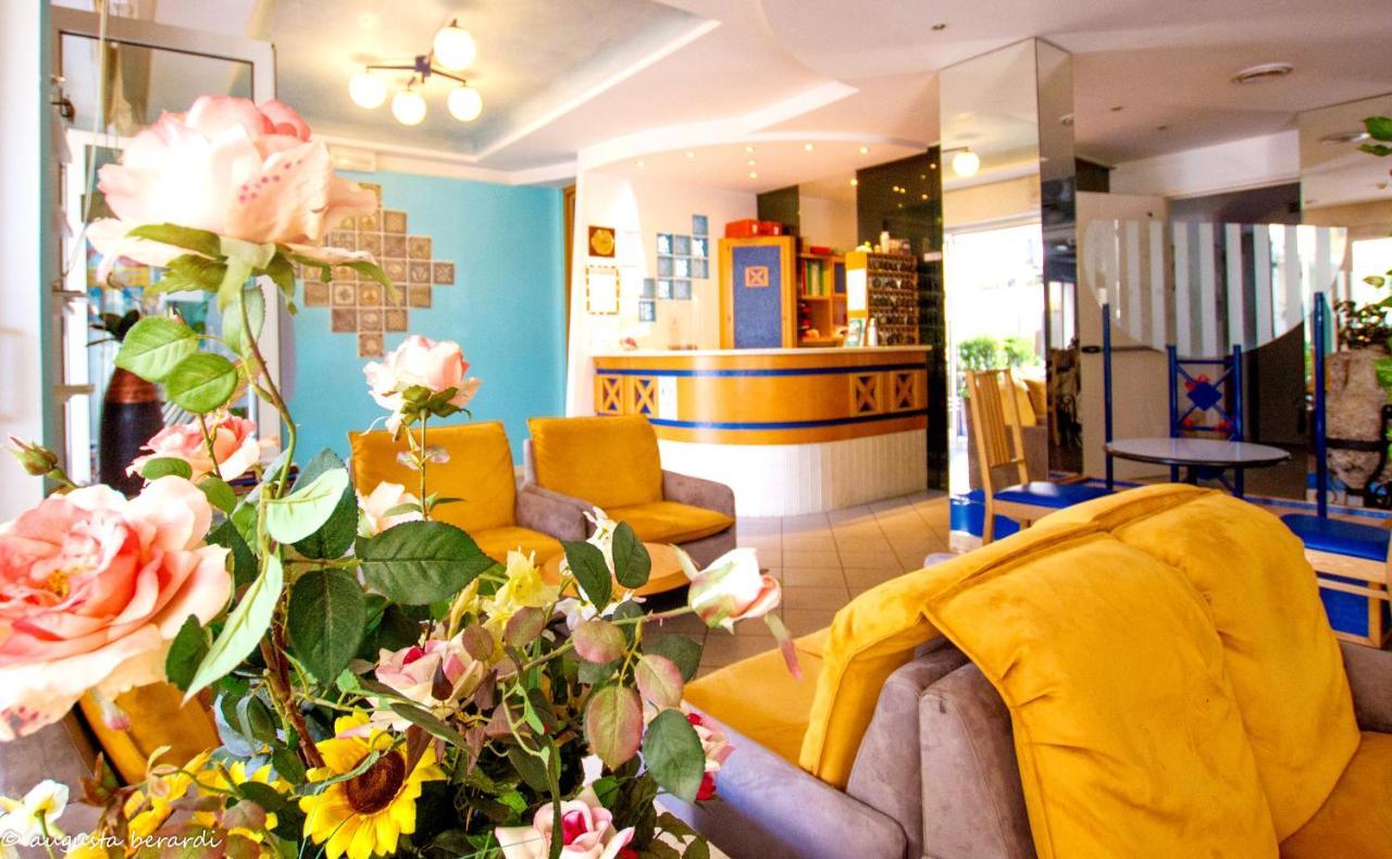 Hotel Adria B&B - Colazione Fino Alle 12 Misano Adriatico Zewnętrze zdjęcie
