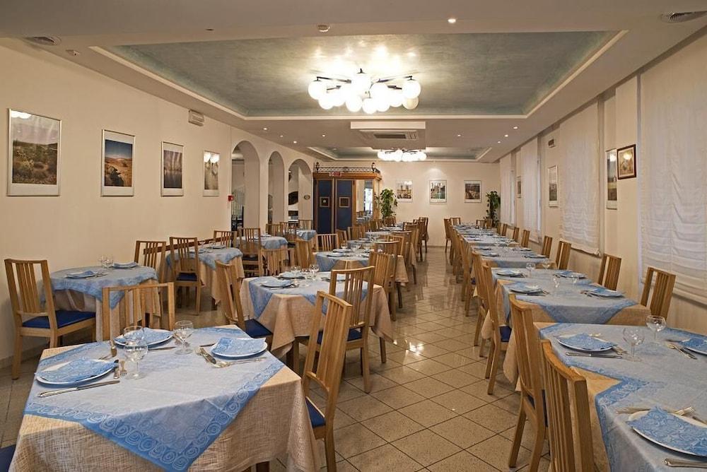 Hotel Adria B&B - Colazione Fino Alle 12 Misano Adriatico Zewnętrze zdjęcie