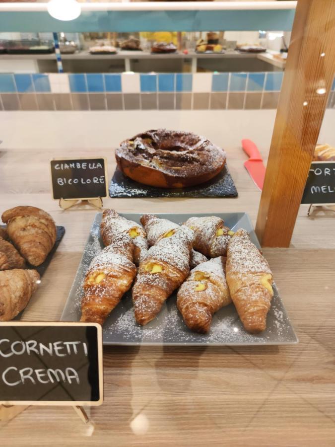 Hotel Adria B&B - Colazione Fino Alle 12 Misano Adriatico Zewnętrze zdjęcie