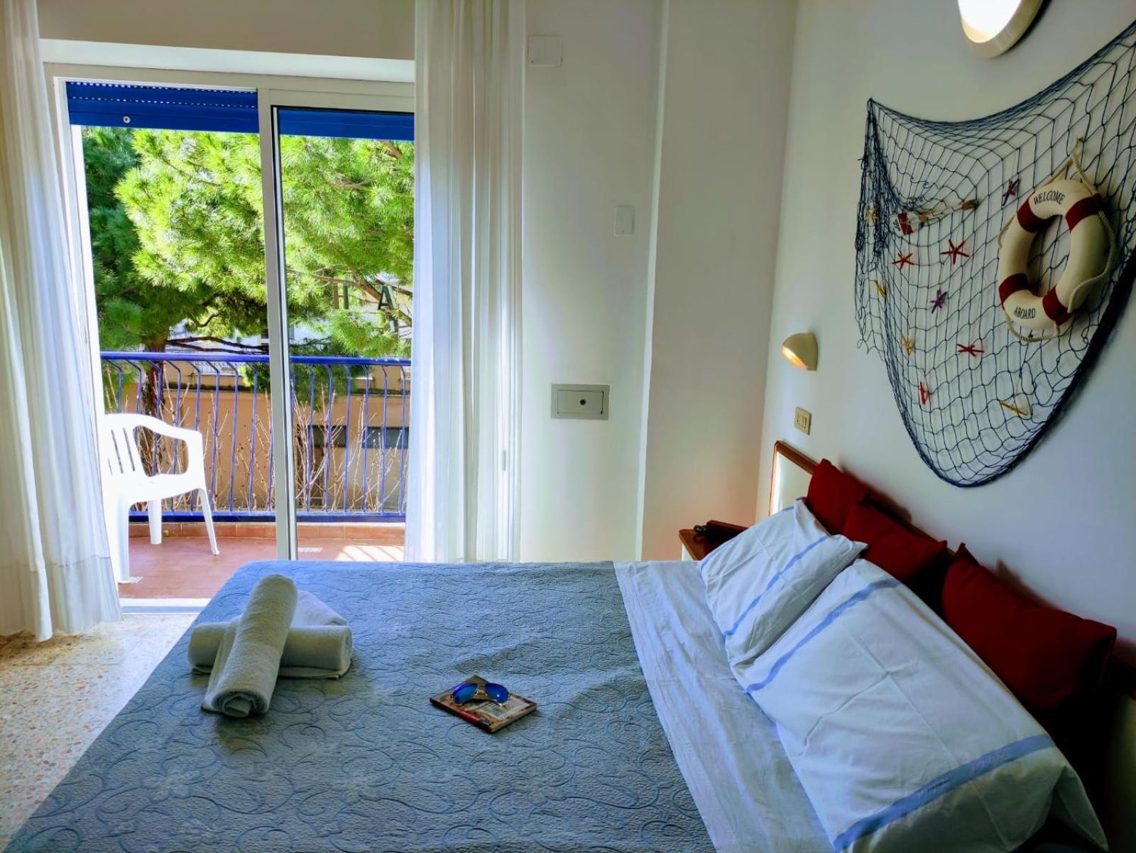 Hotel Adria B&B - Colazione Fino Alle 12 Misano Adriatico Pokój zdjęcie