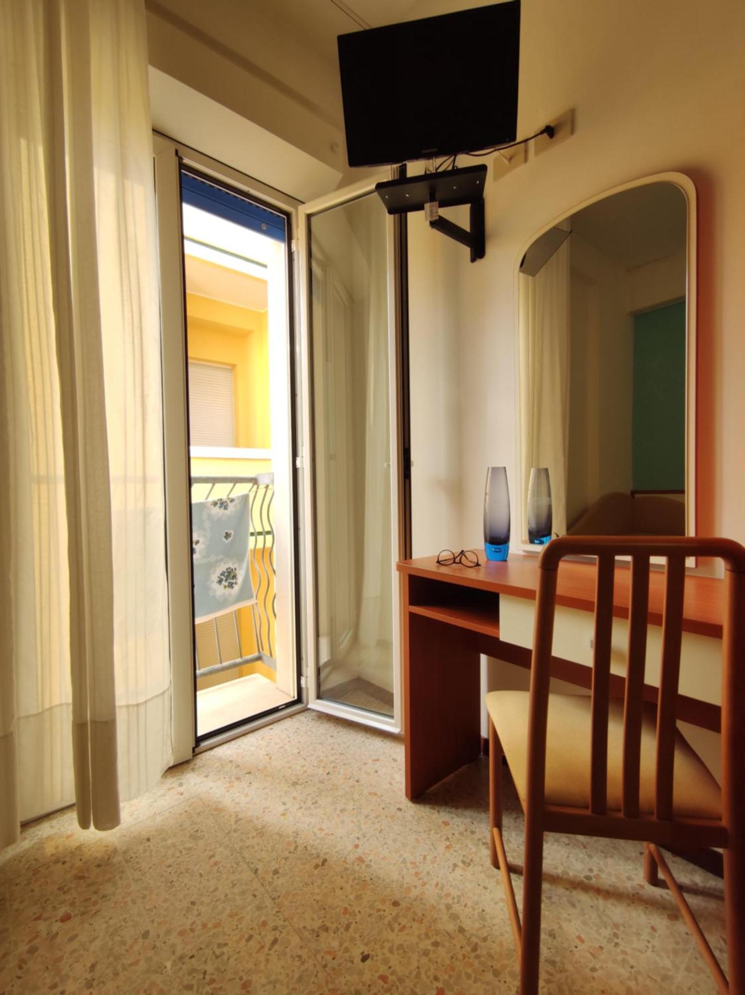 Hotel Adria B&B - Colazione Fino Alle 12 Misano Adriatico Pokój zdjęcie